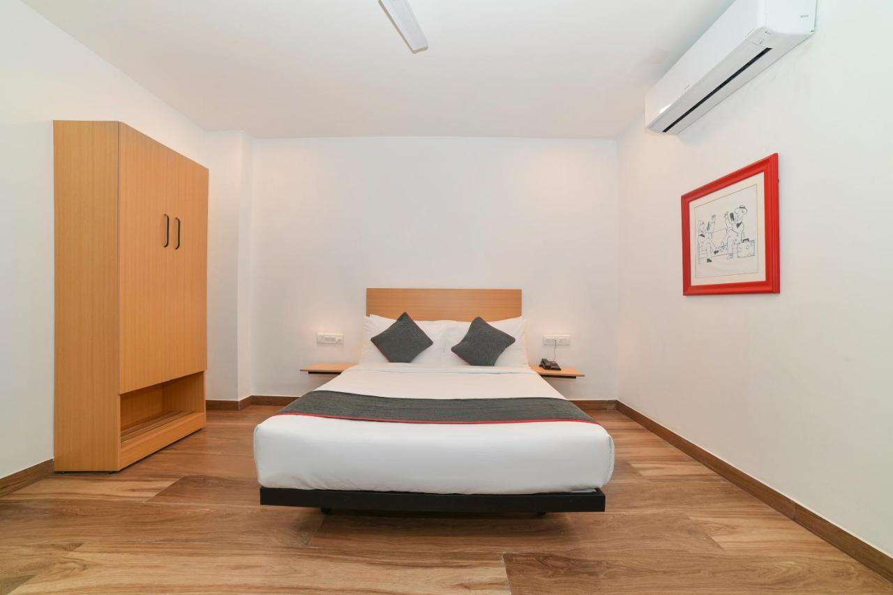 Vaccinated Staff- Oyo Townhouse 384 Nk Hotels Dispur Exterior photo