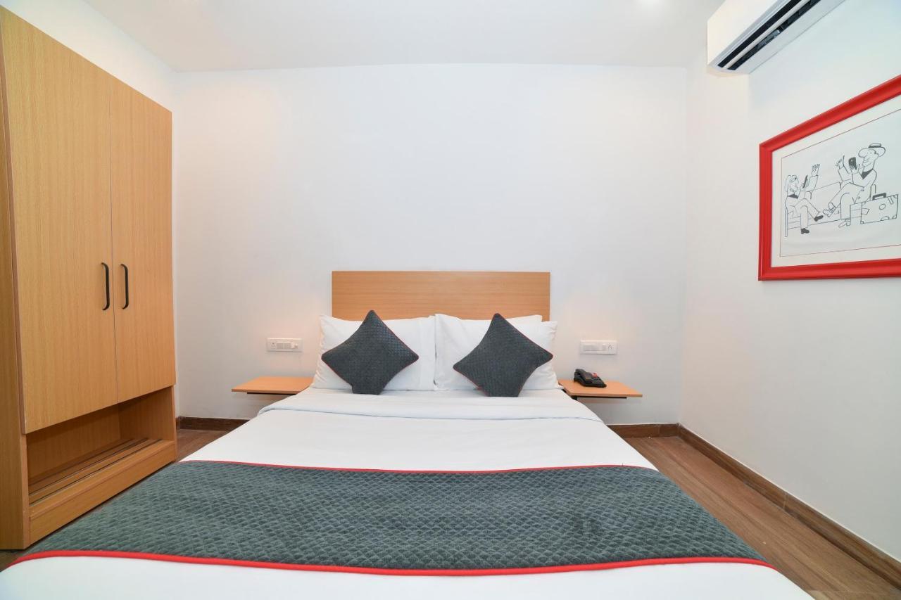 Vaccinated Staff- Oyo Townhouse 384 Nk Hotels Dispur Exterior photo