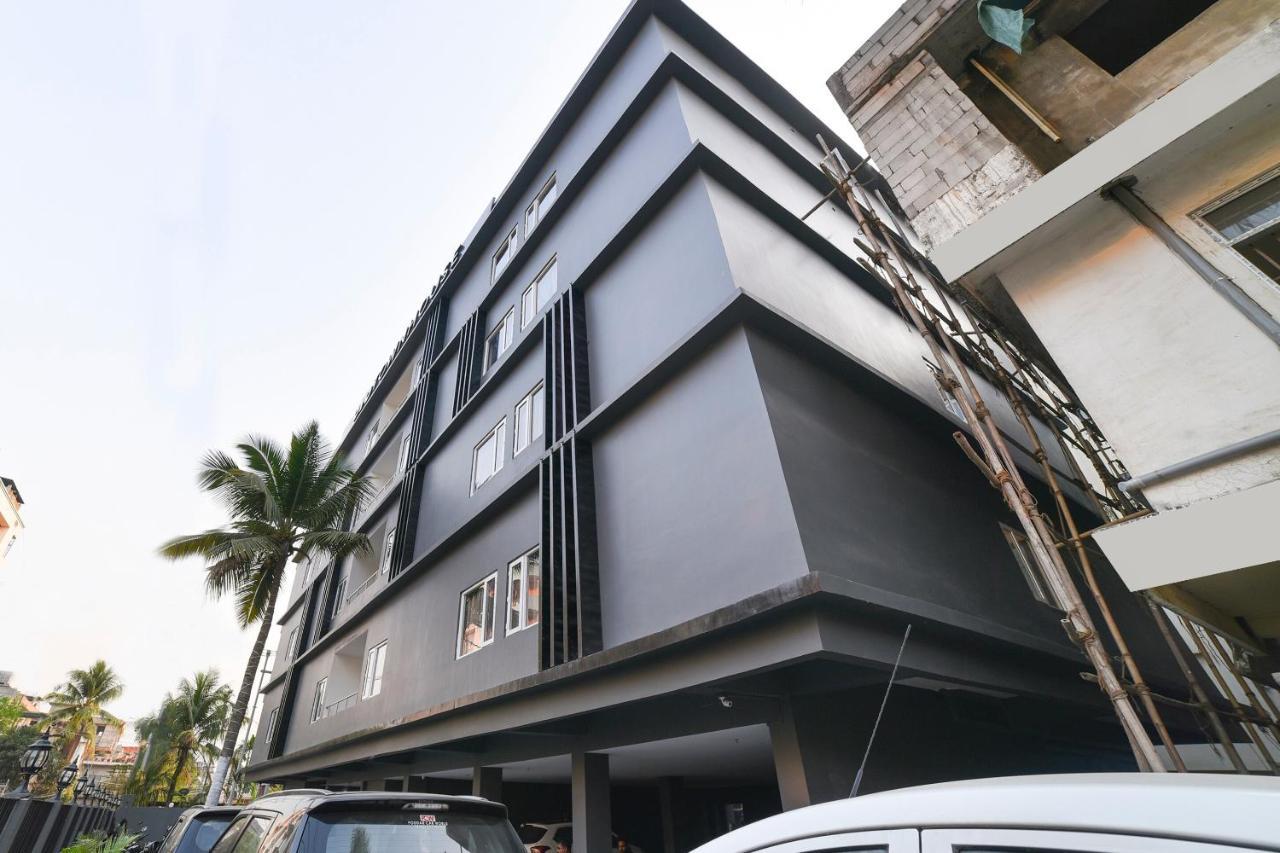 Vaccinated Staff- Oyo Townhouse 384 Nk Hotels Dispur Exterior photo