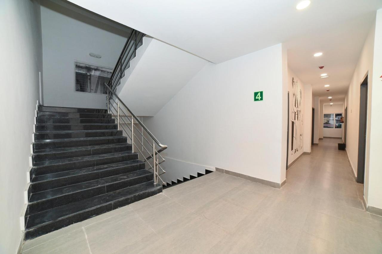 Vaccinated Staff- Oyo Townhouse 384 Nk Hotels Dispur Exterior photo